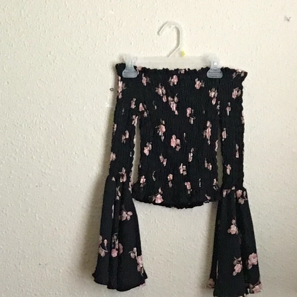 Cute flared out shirt - Picture 1 of 1